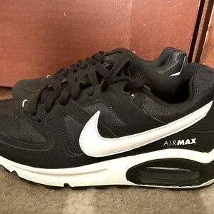 Women’s Nike air max size 7, never worn.